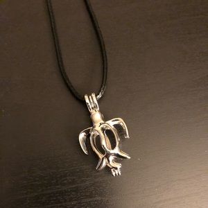 Turtle charm necklace‎